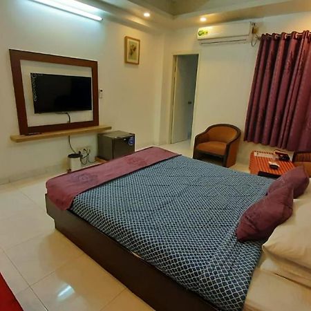 Center Point Apartment Dhaka Esterno foto