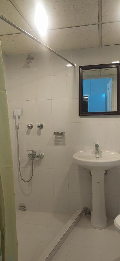 Center Point Apartment Dhaka Esterno foto