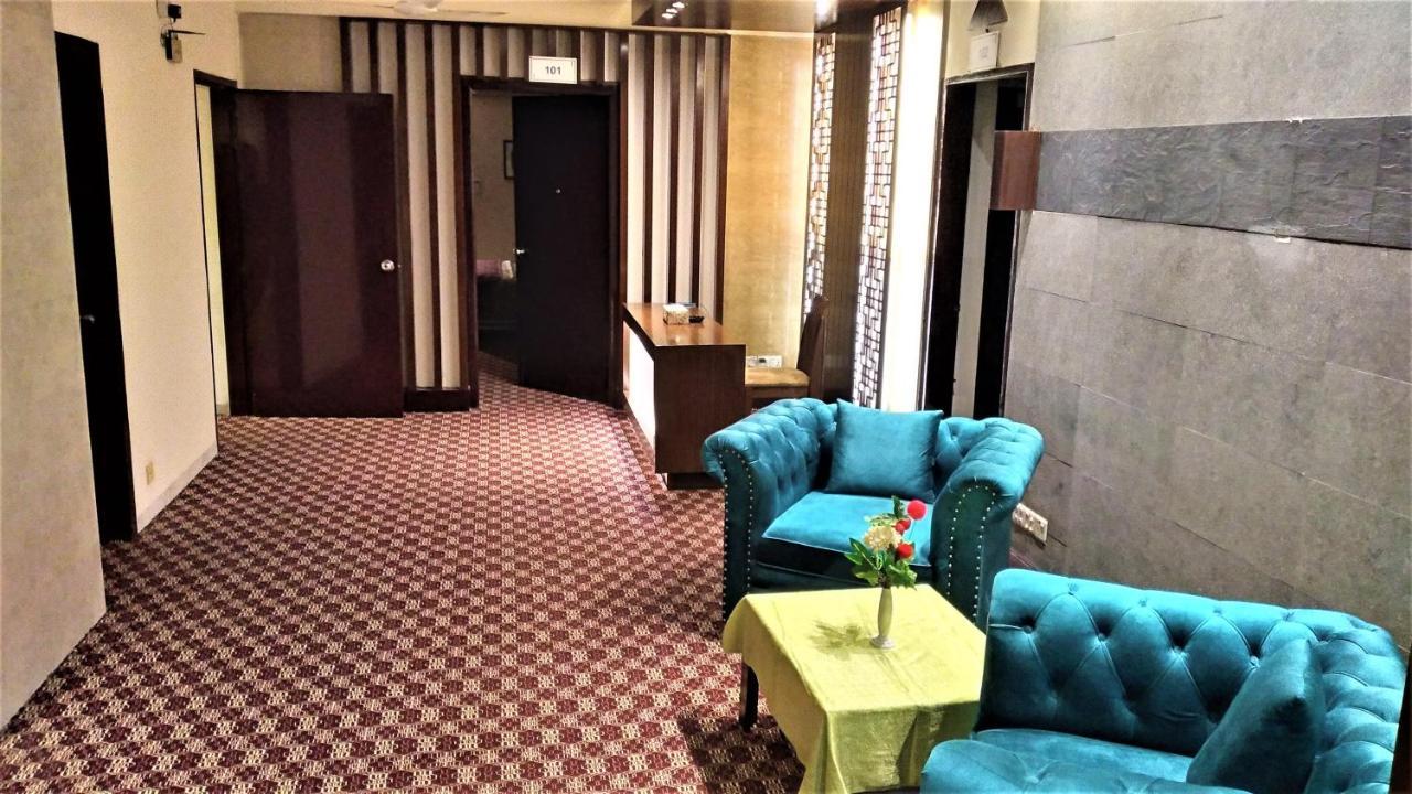 Center Point Apartment Dhaka Esterno foto