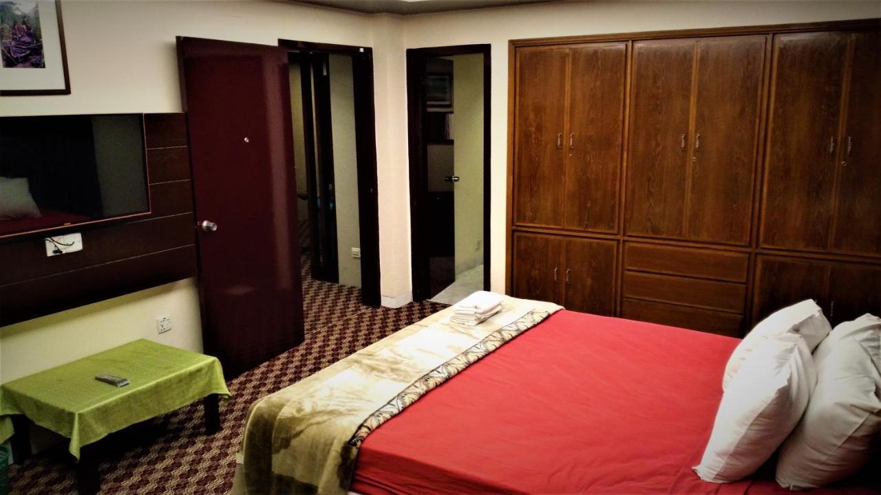 Center Point Apartment Dhaka Esterno foto
