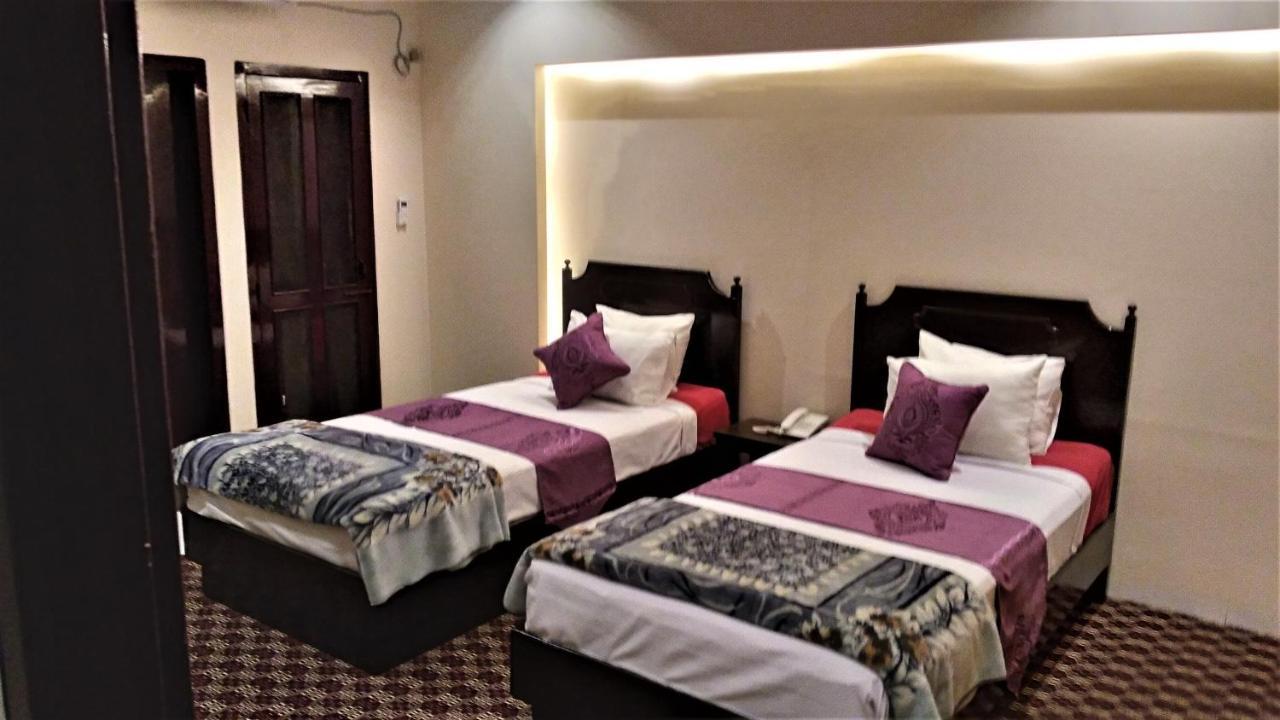 Center Point Apartment Dhaka Esterno foto