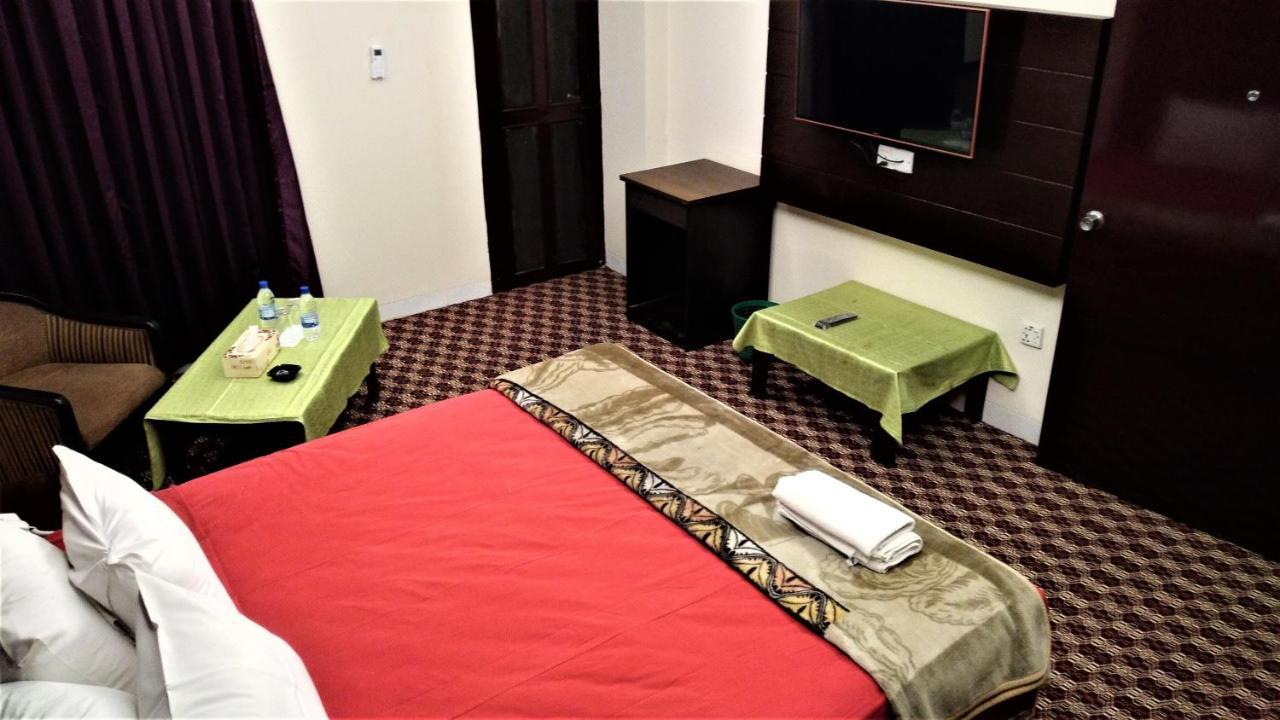 Center Point Apartment Dhaka Esterno foto