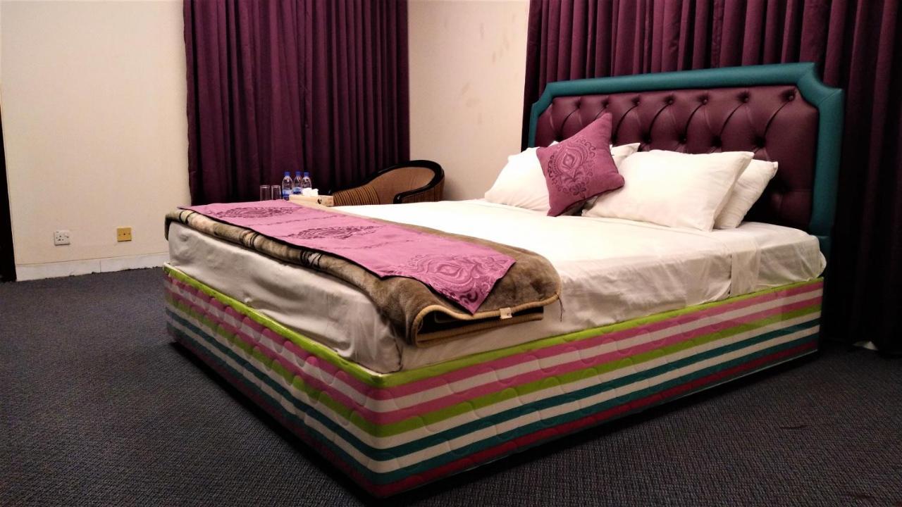 Center Point Apartment Dhaka Esterno foto