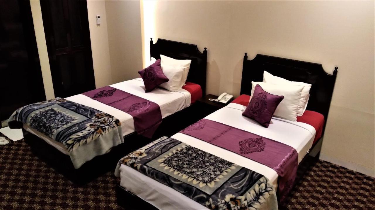 Center Point Apartment Dhaka Esterno foto