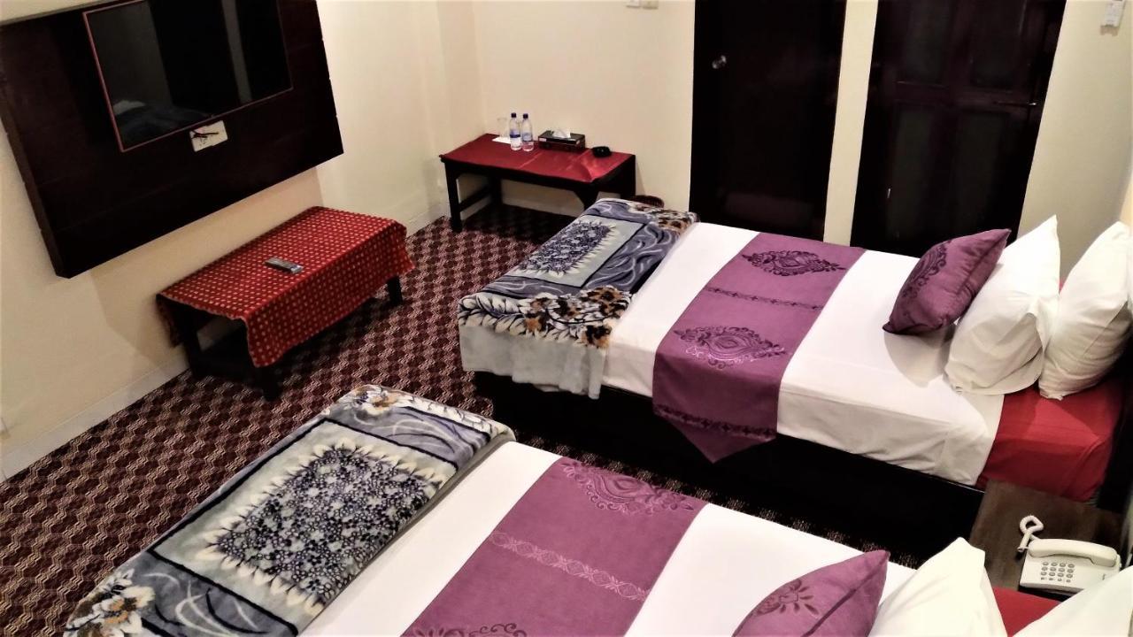 Center Point Apartment Dhaka Esterno foto