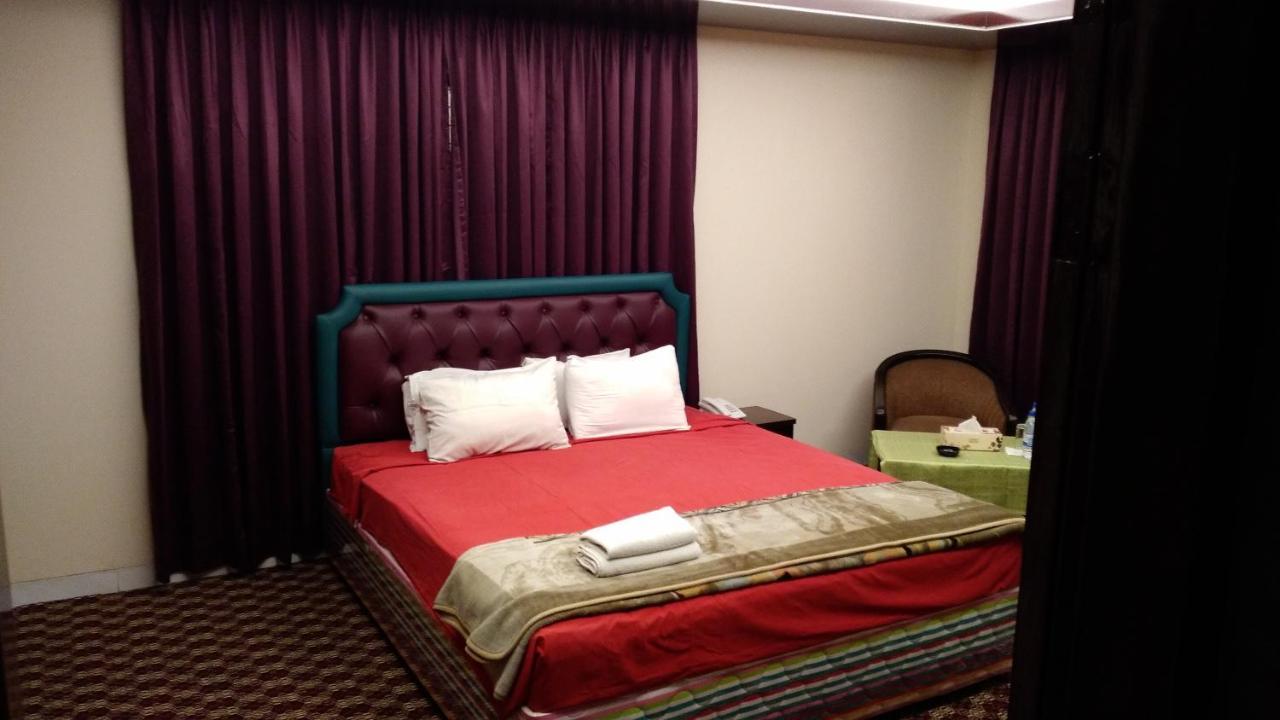 Center Point Apartment Dhaka Esterno foto