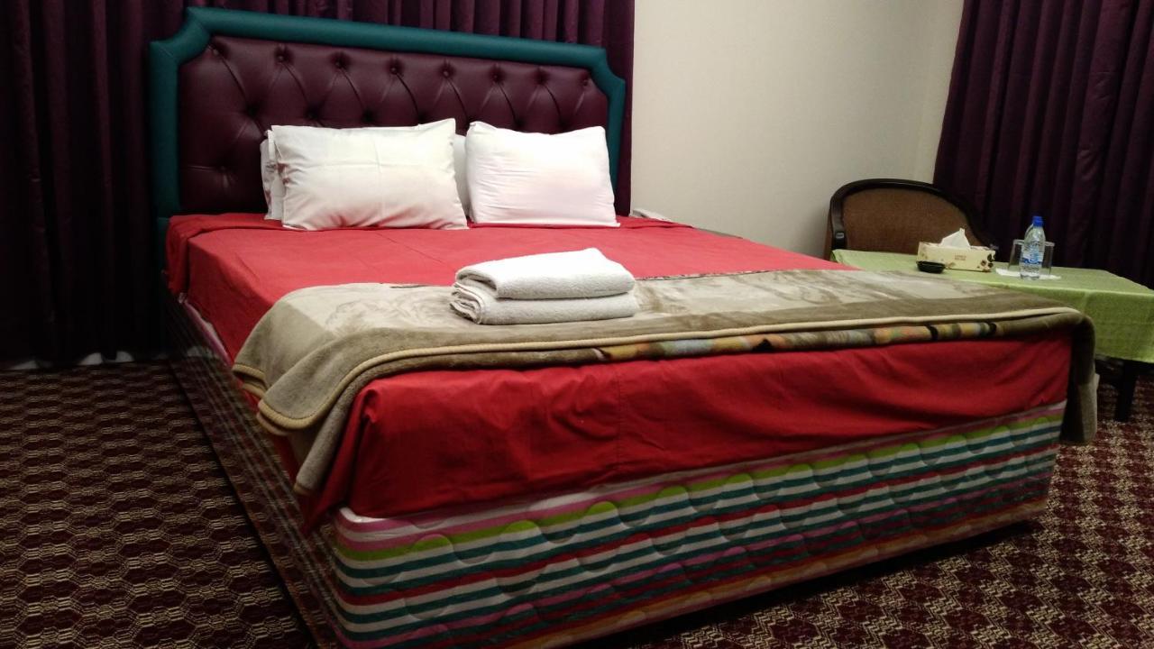 Center Point Apartment Dhaka Esterno foto