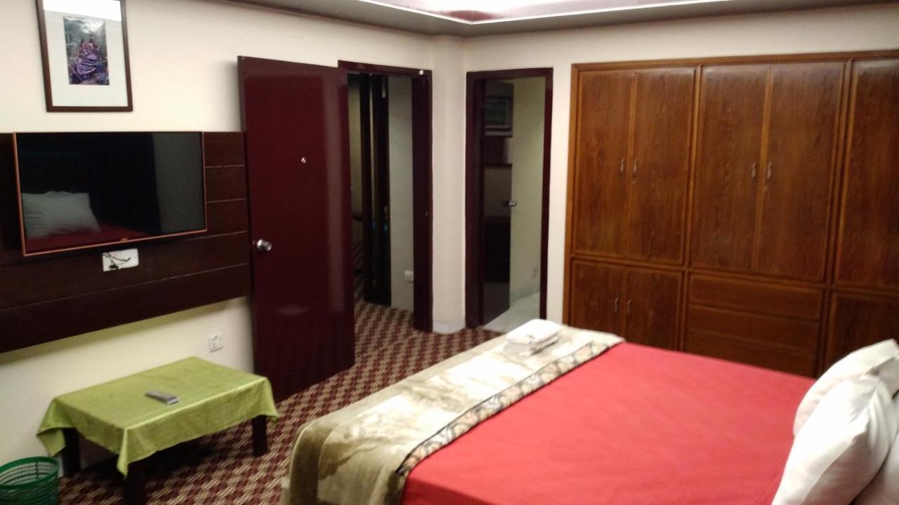 Center Point Apartment Dhaka Esterno foto