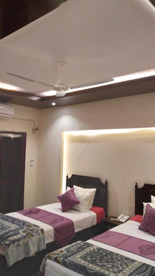 Center Point Apartment Dhaka Esterno foto