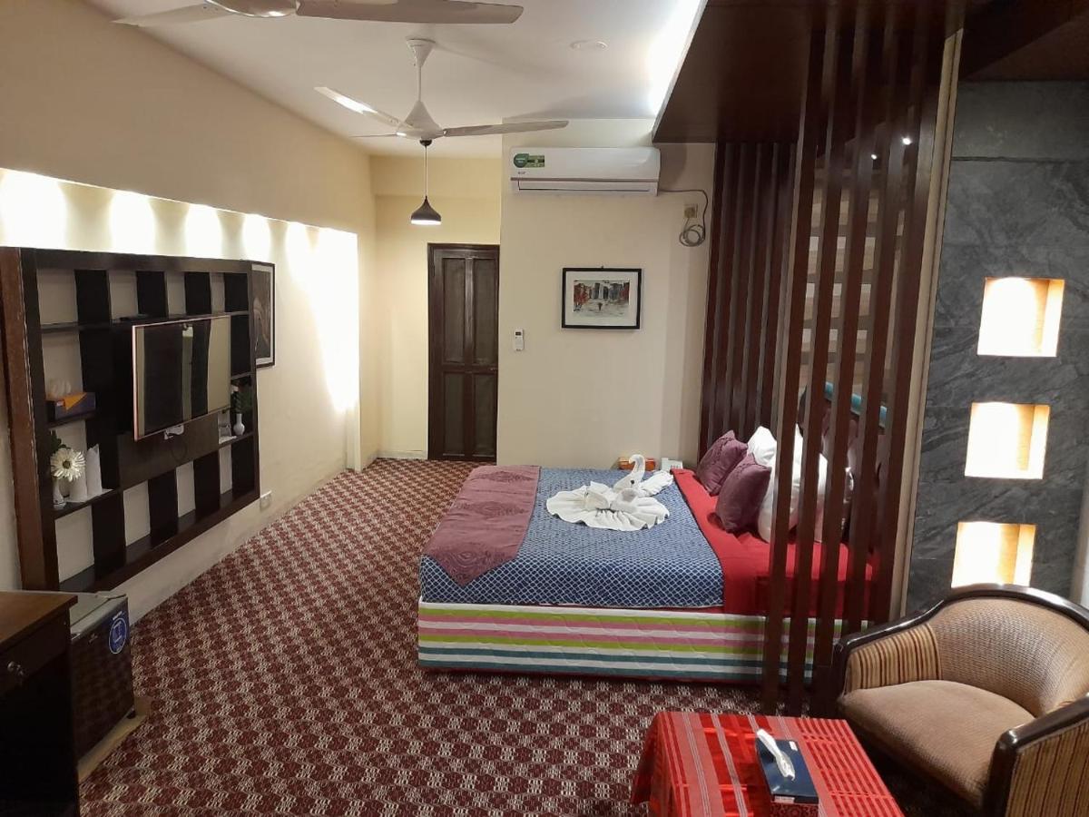 Center Point Apartment Dhaka Esterno foto