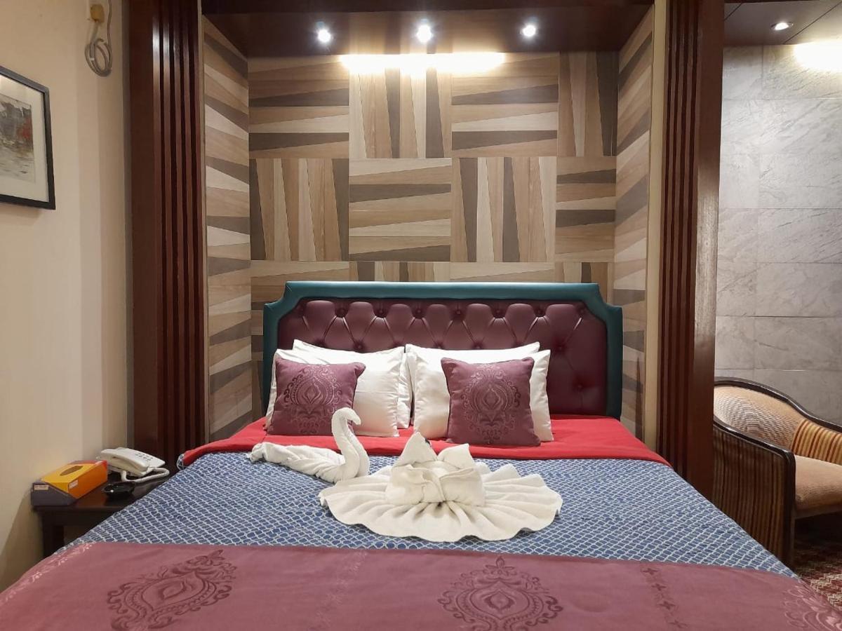 Center Point Apartment Dhaka Esterno foto