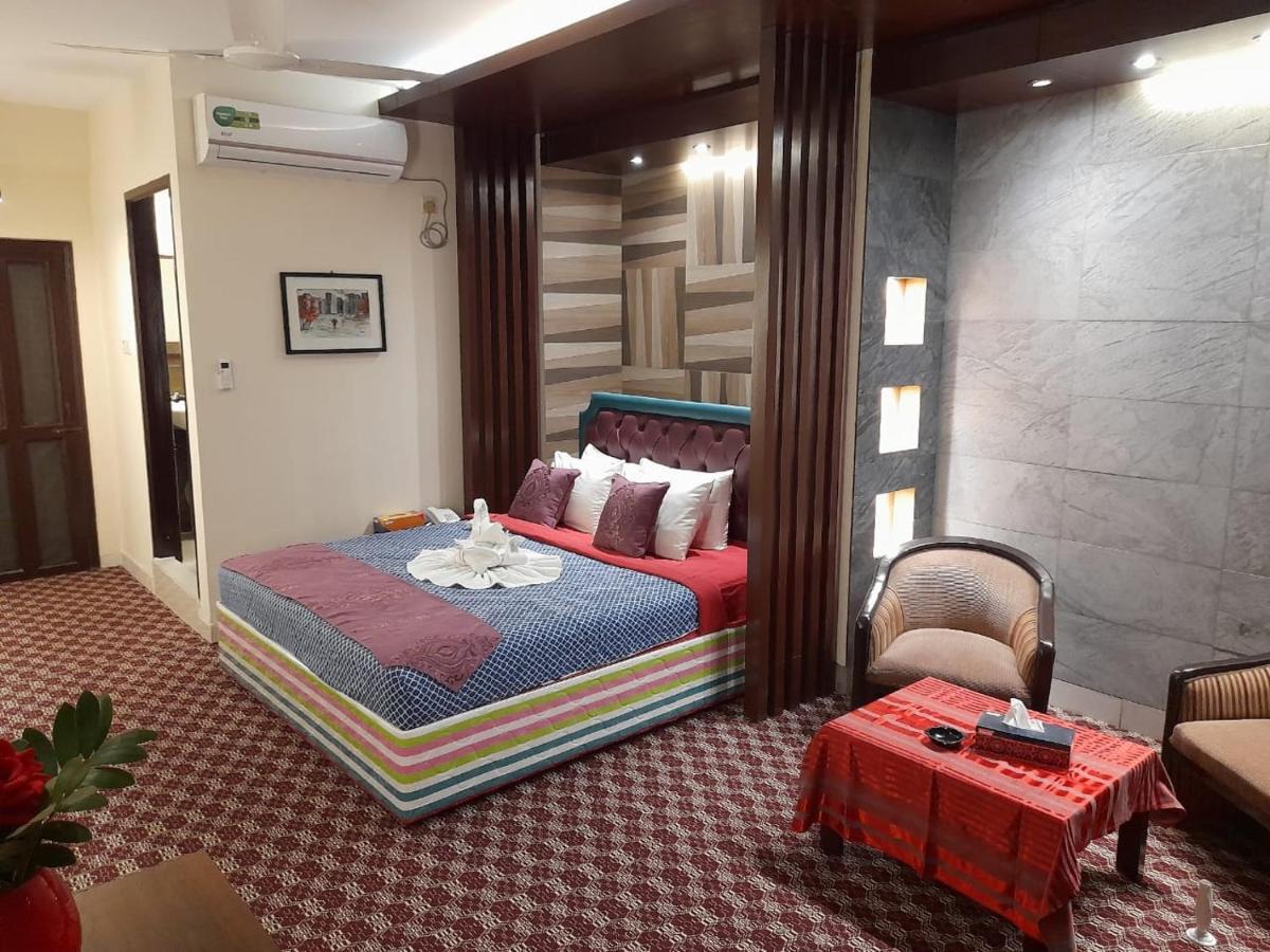 Center Point Apartment Dhaka Esterno foto