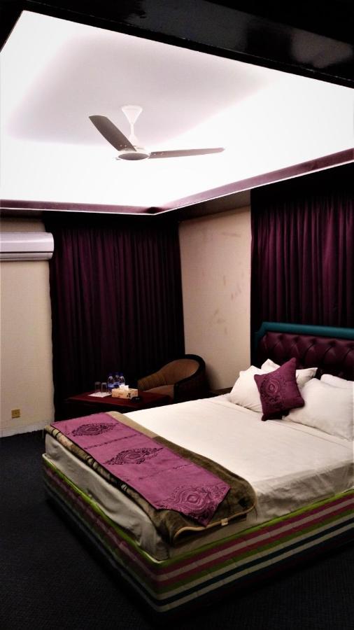 Center Point Apartment Dhaka Esterno foto