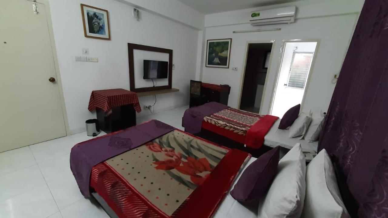 Center Point Apartment Dhaka Esterno foto