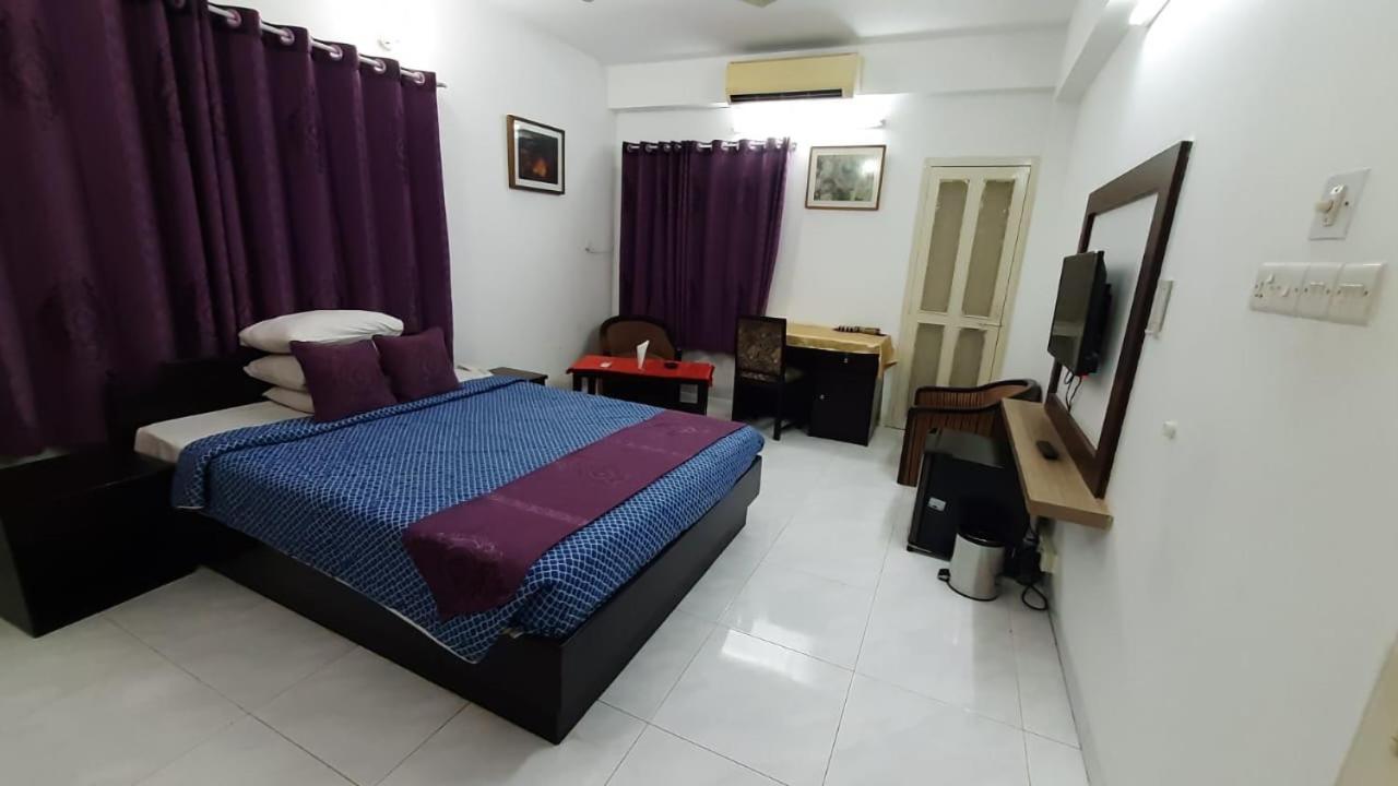 Center Point Apartment Dhaka Esterno foto
